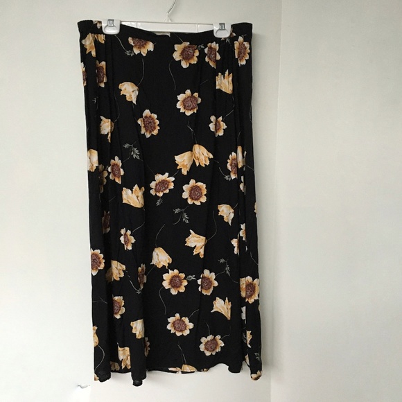 Innovare Skirt Size 18W Black with Large Flowers Button Front Maxi - Picture 4 of 6
